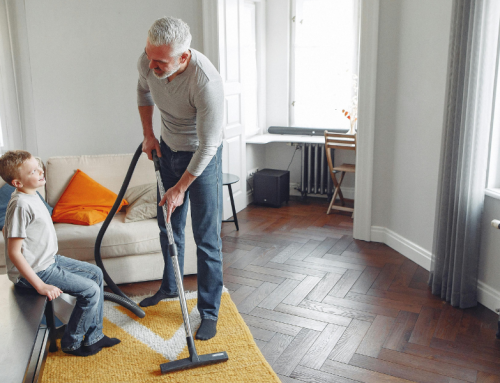 Organizar una limpieza divertida en familia