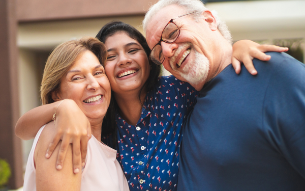Celebrando a nuestros mayores: consejos de cuidado y bienestar en el Día de los Abuelos y Abuelas