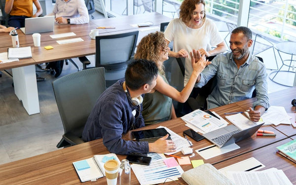 ¿Cómo aumentar el bienestar laboral de los empleados y empleadas?