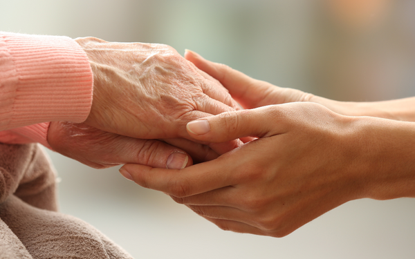 ¿Cómo gestionar la soledad no deseada en personas mayores?