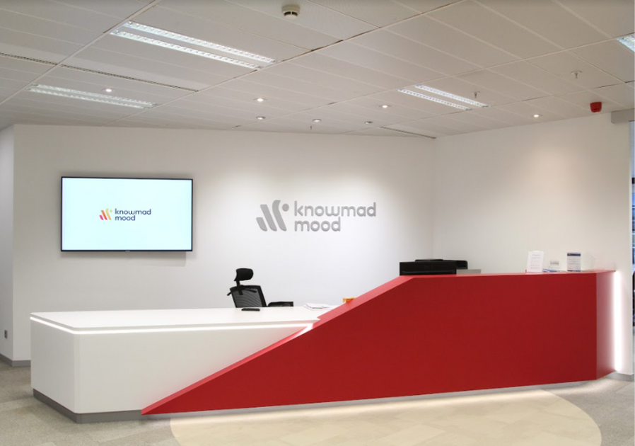 Conoce el éxito de knowmad mood (anteriormente atSistemas) y cómo Vivofácil ha impulsado el bienestar de sus personas