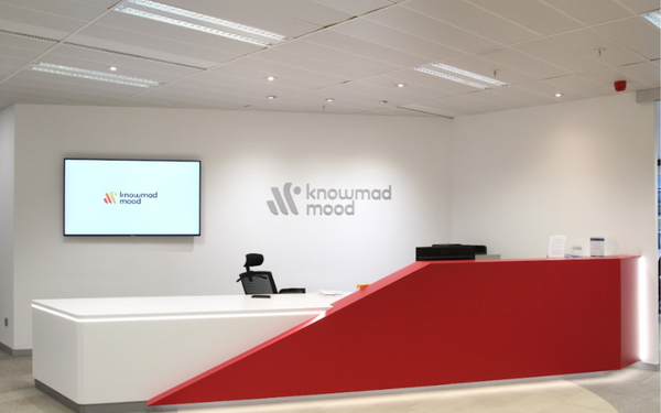Conoce el éxito de knowmad mood (anteriormente atSistemas) y cómo Vivofácil ha impulsado el bienestar de sus personas