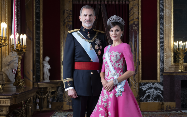 Sus Majestades los Reyes de España presidentes de honor de los Premios Nacionales Alares