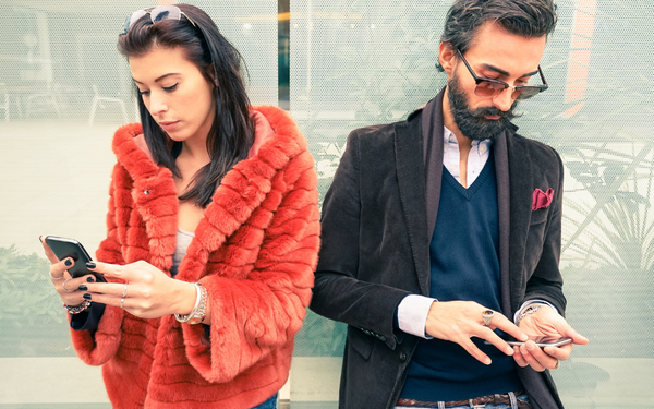 ¿Qué significan Love bombing, Ghosting, Orbiting y otros términos sobre prácticas afectivas irresponsables?