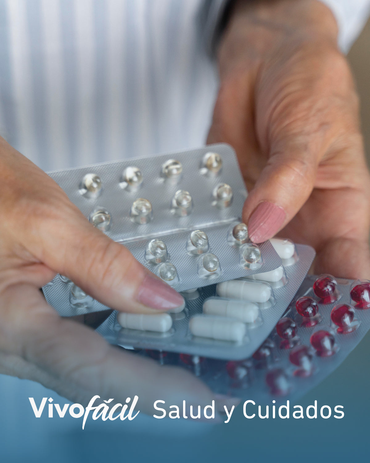 Seguimiento de la medicación manos sosteniendo blísteres de pastillas