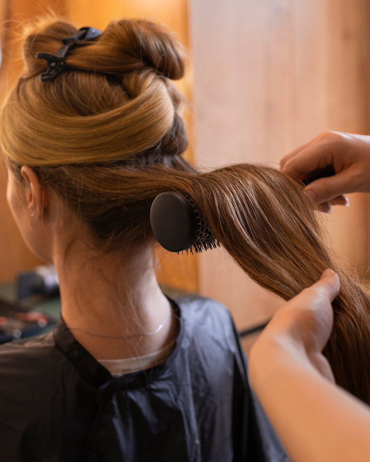 Peluquería a domicilio con lavado y peinado profesional de Vivofácil
