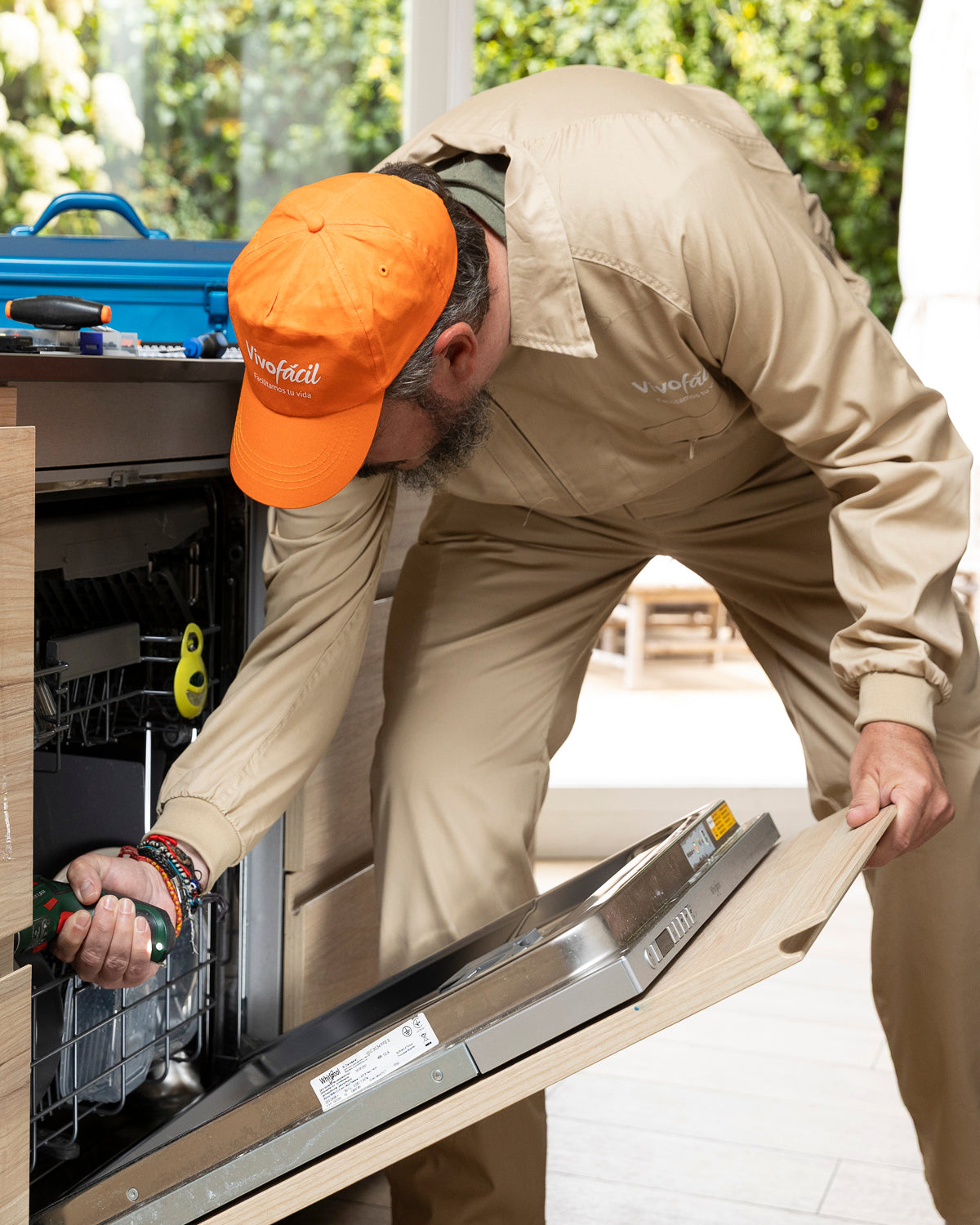 Servicio de manitas especializado para reparaciones e instalaciones como horno a domicilio
