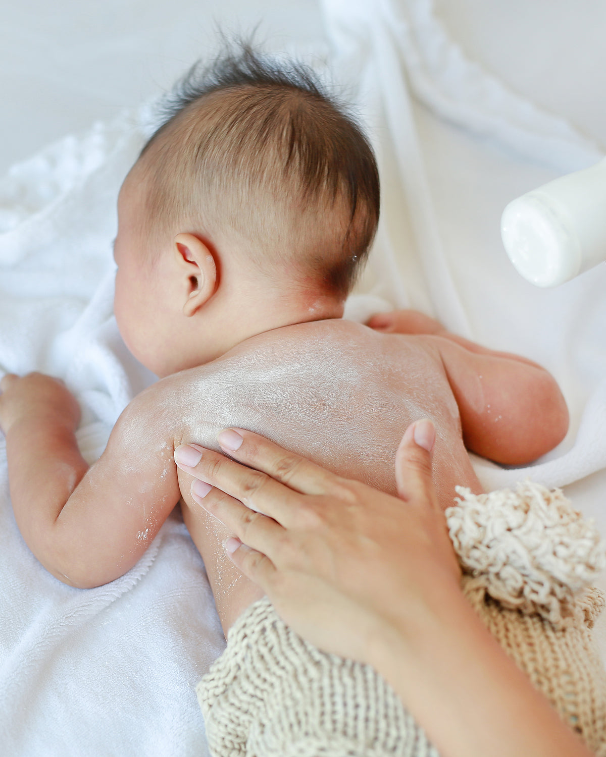cuidado en la piel del bebé tras el baño en el posparto 
