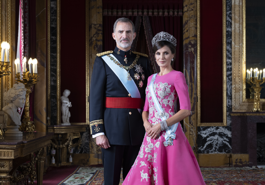 Sus Majestades los Reyes de España presidentes de honor de los Premios Nacionales Alares